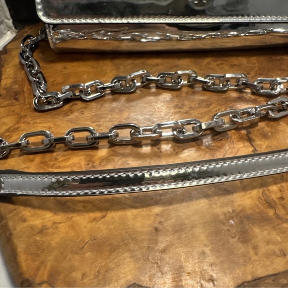 Tory Burch Robinson Mirror Metallic Silver Patent Leather Chain Strap - Picture 4 of 13